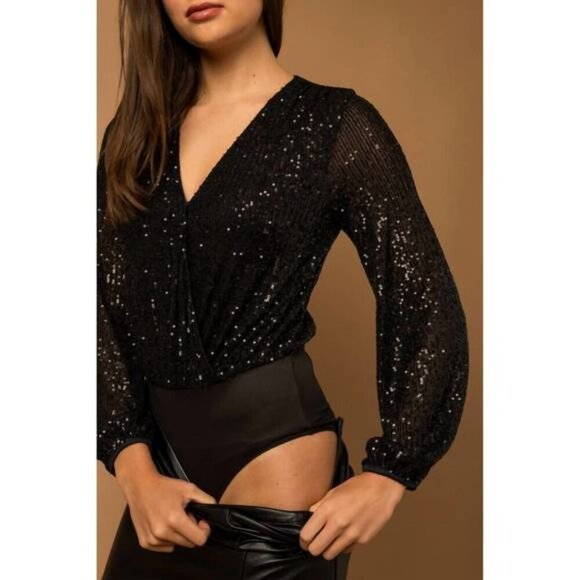NEW GILLI Long Sleeve Sequin Wrap Bodysuit in Black Sz Medium - Picture 10 of 12